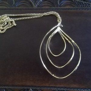 So pretty 3 teardrop shaped necklace
